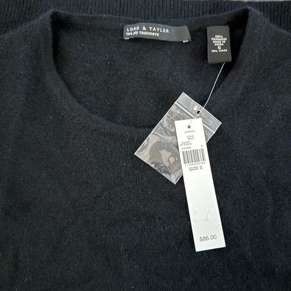 Lord & Taylor Cashmere Crewneck Black Sweater Vest. NWT. Small. - Picture 4 of 6